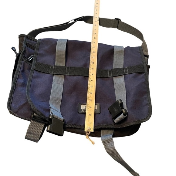 Buffalo Messenger Bag-Flap Closure-3 zipper pockets-2 zipper pockets on ends - Picture 8 of 11